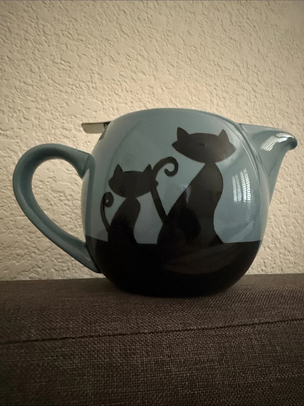 Hues N Brews “Cattitude” Retro-Inspired 20-oz Teapot, Siamese Cat Motif, Blue